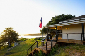 Lake Travis Lakefront Retreat - Hot tub - Boat Ramp - Lakeside Parks